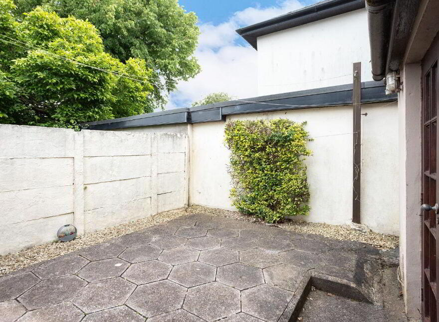 Belmont, 2 Hartland's Road, The Lough, T12W6P1