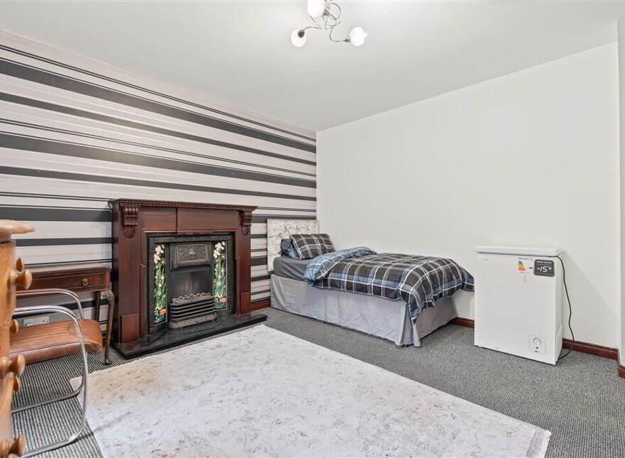Bedroom 1, 10a Clonavon Terrace, Ballymena, BT43 5BE