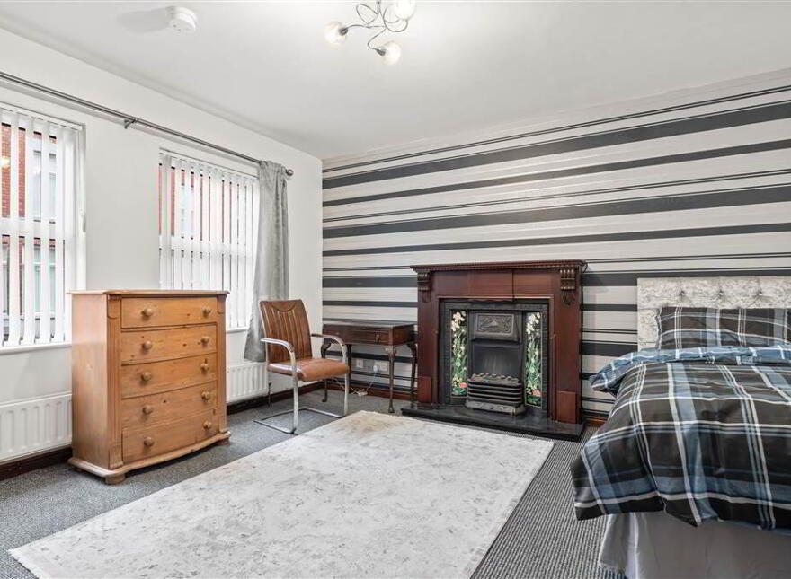 Bedroom 1, 10a Clonavon Terrace, Ballymena, BT43 5BE