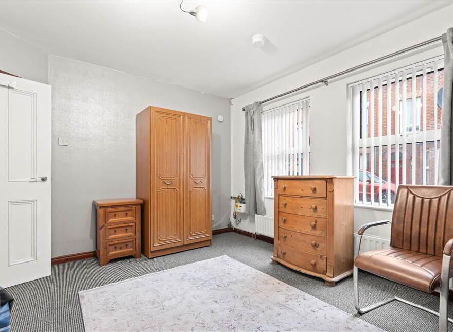 Bedroom 1, 10a Clonavon Terrace, Ballymena, BT43 5BE