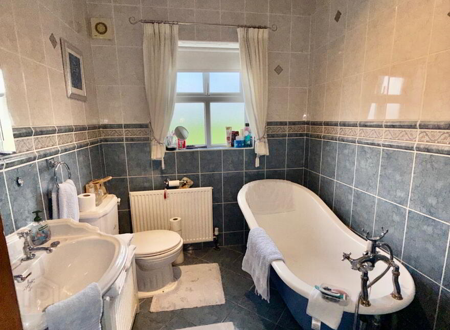 1 St James Meadow, Crumlin, BT29 4GU