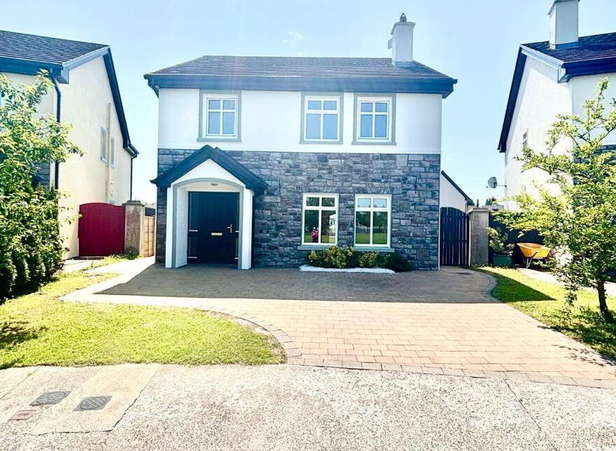 3 College Woods, Balla, F23K797