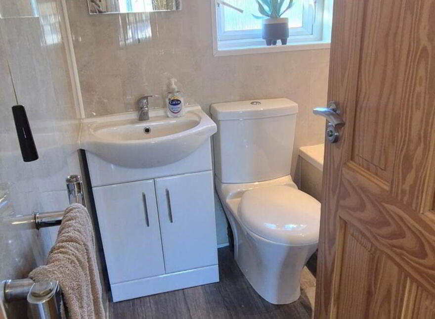 80 Circular Road, Creggan, Derry, BT48 9QZ