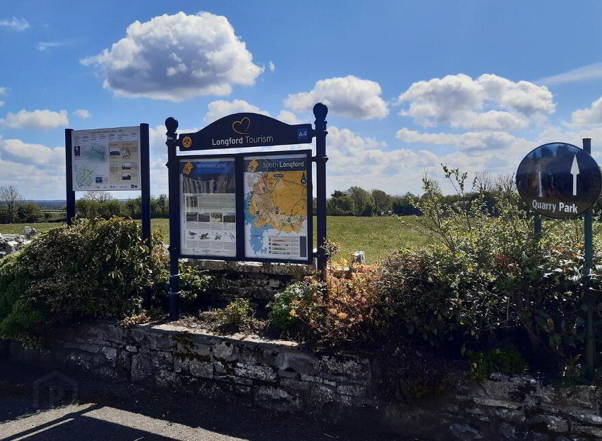 The Village, Newtowncashel, Newtowncashel