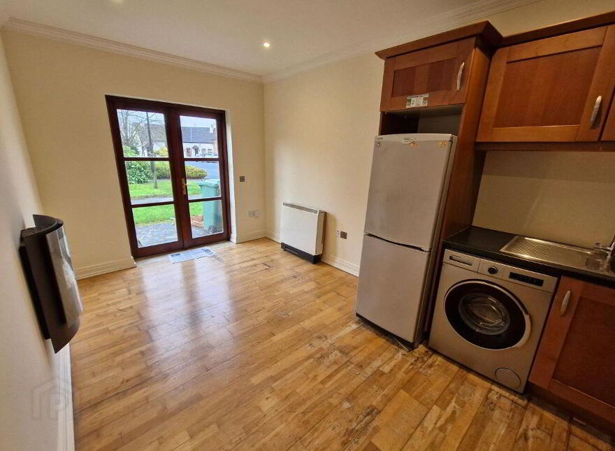 35 Thomond Lodge, Ballymahon, N39VK49