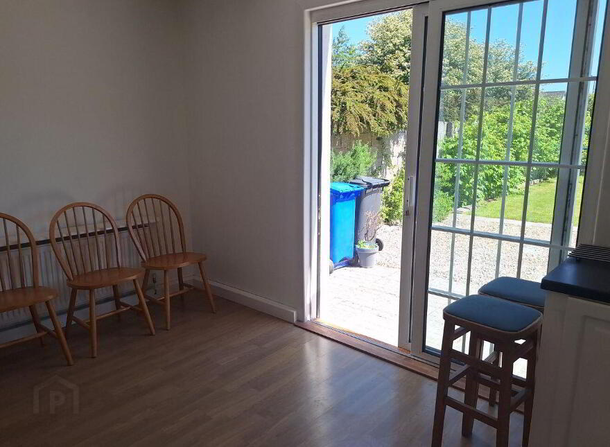 26 Hillcourt, Athlone, N37YY59