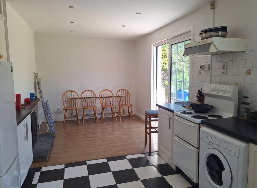 26 Hillcourt, Athlone, N37YY59