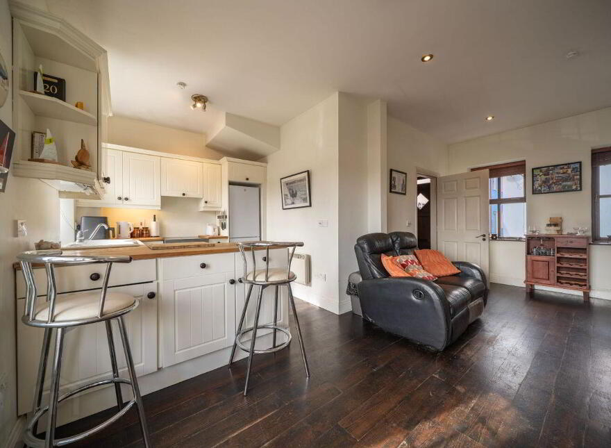 6 The Moorings, Kilmacsimon Quay, Bandon, P72RW70