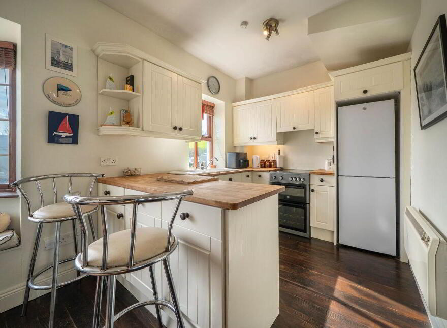 6 The Moorings, Kilmacsimon Quay, Bandon, P72RW70