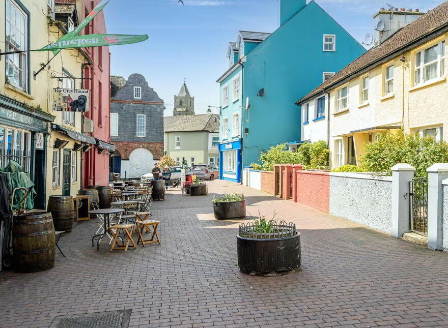 Newman's Mall, Kinsale, P17H680