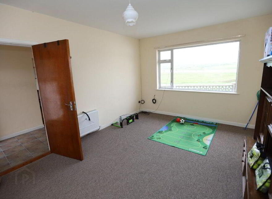 Cois Na Farraige, Lispatrick Lower, Old Head, P17YW56