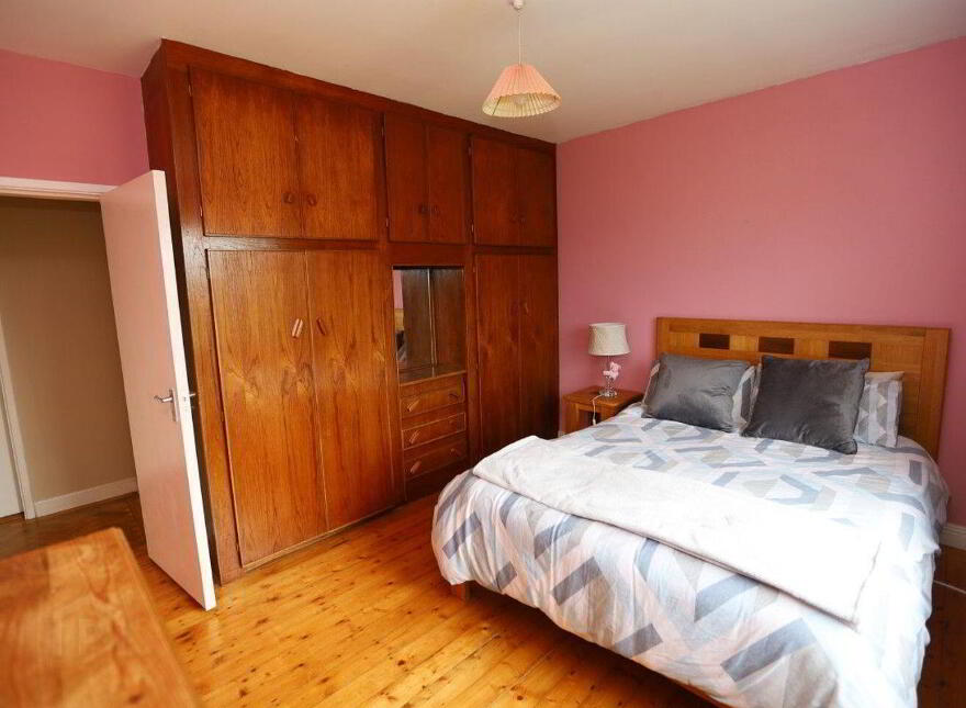 Cois Na Farraige, Lispatrick Lower, Old Head, P17YW56