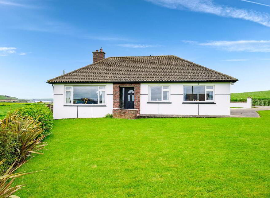 Cois Na Farraige, Lispatrick Lower, Old Head, P17YW56