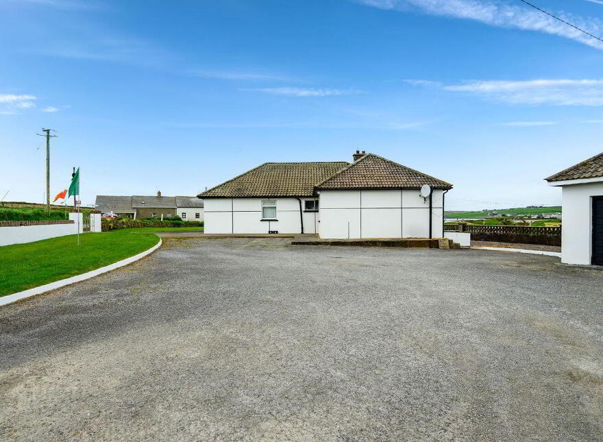 Cois Na Farraige, Lispatrick Lower, Old Head, P17YW56