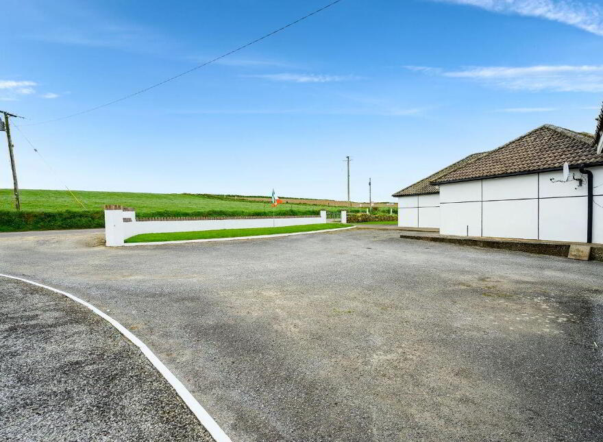 Cois Na Farraige, Lispatrick Lower, Old Head, P17YW56