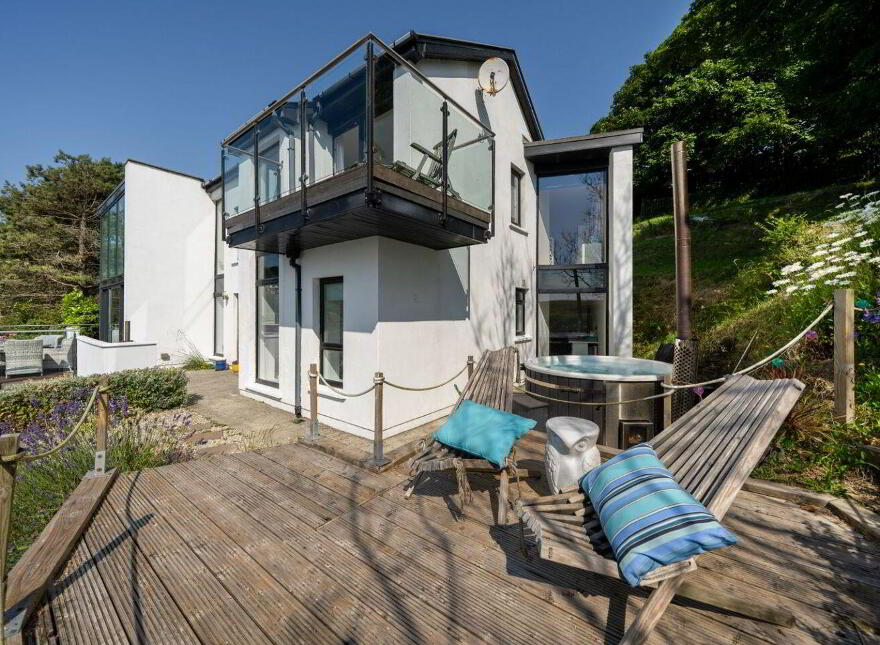 Seaglass, Ardkilly, Sandycove, Kinsale, P17HY42