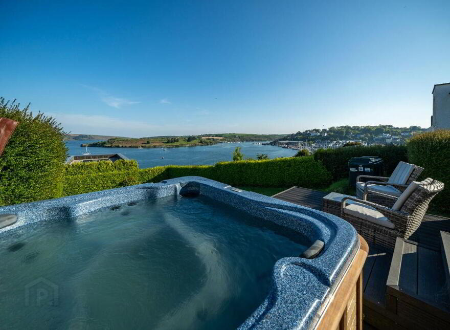 3 Father Mcsweeney Terrace, Ardbrack, Kinsale, P17EY97