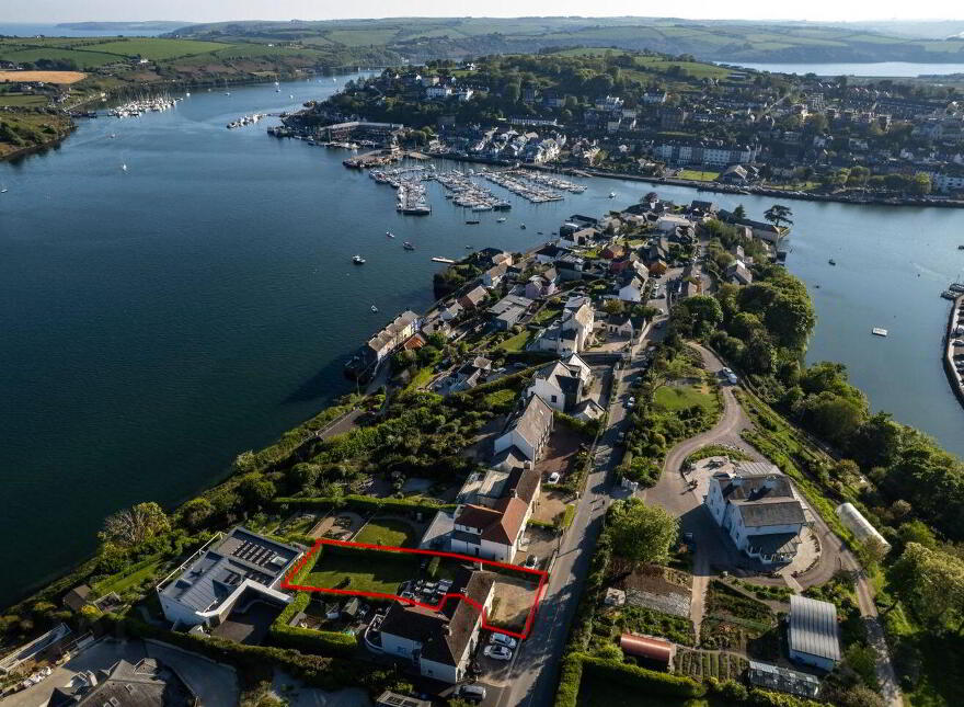 3 Father Mcsweeney Terrace, Ardbrack, Kinsale, P17EY97