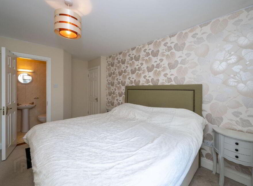 17 The Cedars, Classes Lake, Ovens, P31VY70