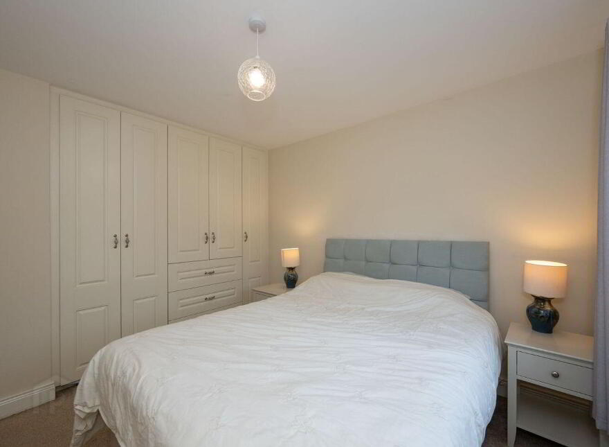17 The Cedars, Classes Lake, Ovens, P31VY70