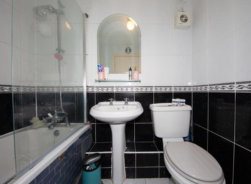 Holywell Rise, Swords, K67RX43
