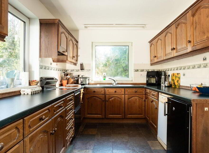 Hollyhill, Bantry, P75H019
