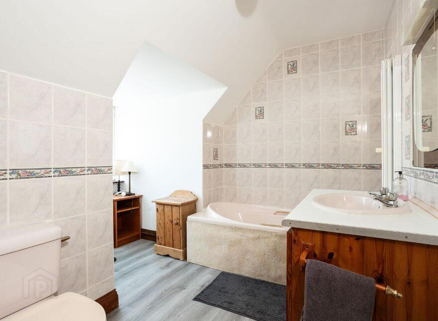 Hollyhill, Bantry, P75H019