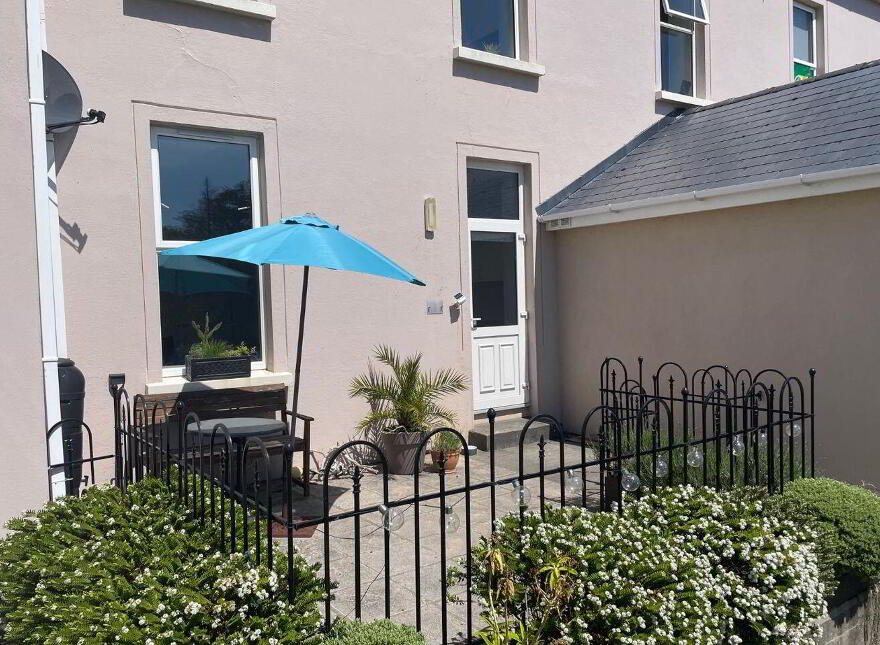 Apartment 5 Harbour View, Glengarriff, P75Y433