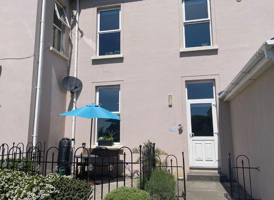 Apartment 5 Harbour View, Glengarriff, P75Y433