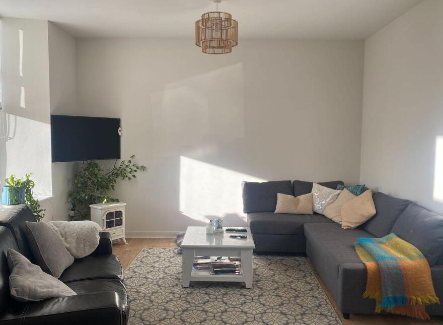Apartment 5 Harbour View, Glengarriff, P75Y433