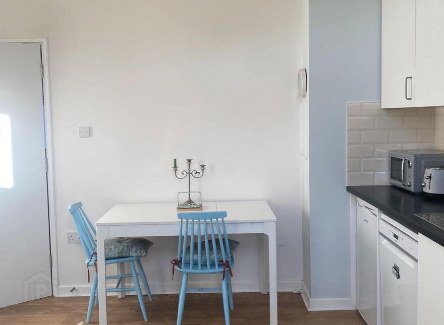Apartment 5 Harbour View, Glengarriff, P75Y433