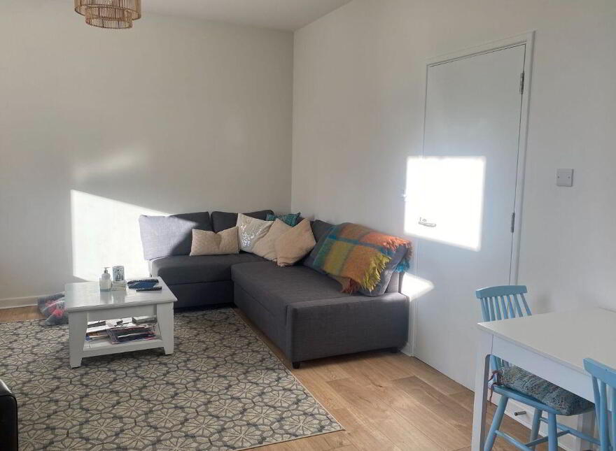 Apartment 5 Harbour View, Glengarriff, P75Y433