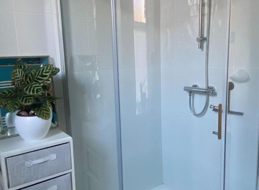 Apartment 5 Harbour View, Glengarriff, P75Y433