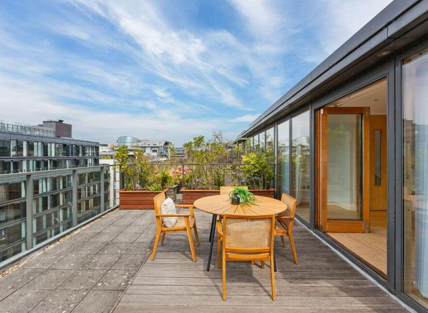 Apartment 75 Hanover Quay, Hanover Quay, D02PR90