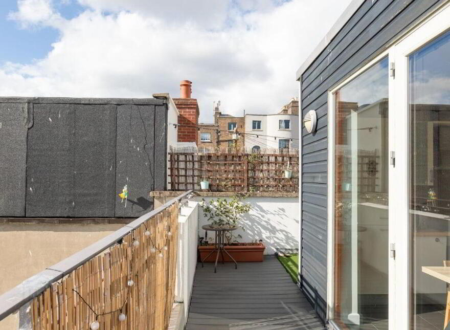 Apartment 3 70 Leeson Close, Dublin 2, D02W838