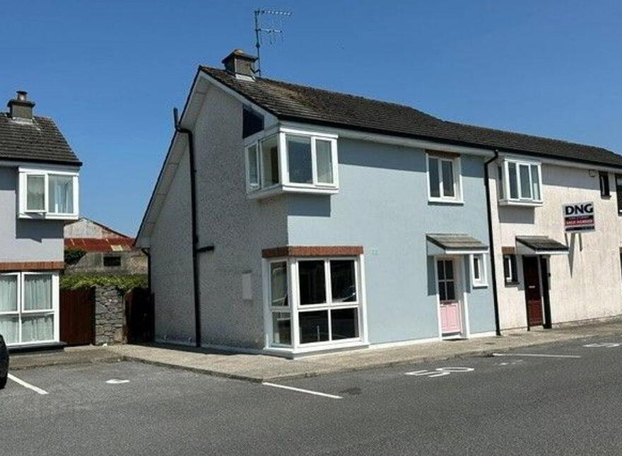 6 Croke Gardens, Thurles, E41N6W9 photo