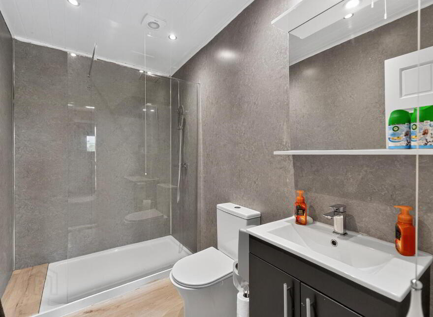 341 Comber Road, Dundonald, Belfast, BT16 1XB