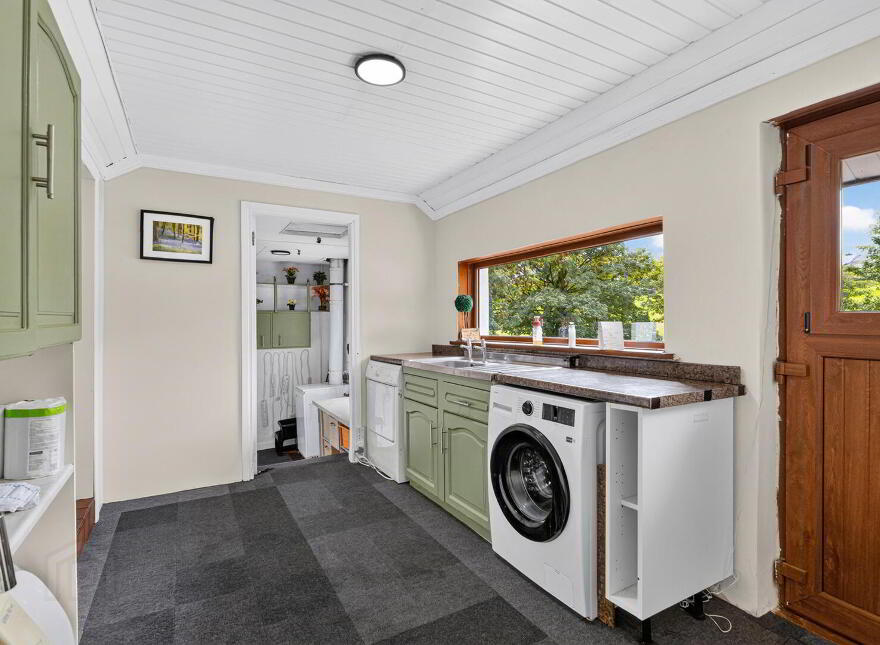 341 Comber Road, Dundonald, Belfast, BT16 1XB