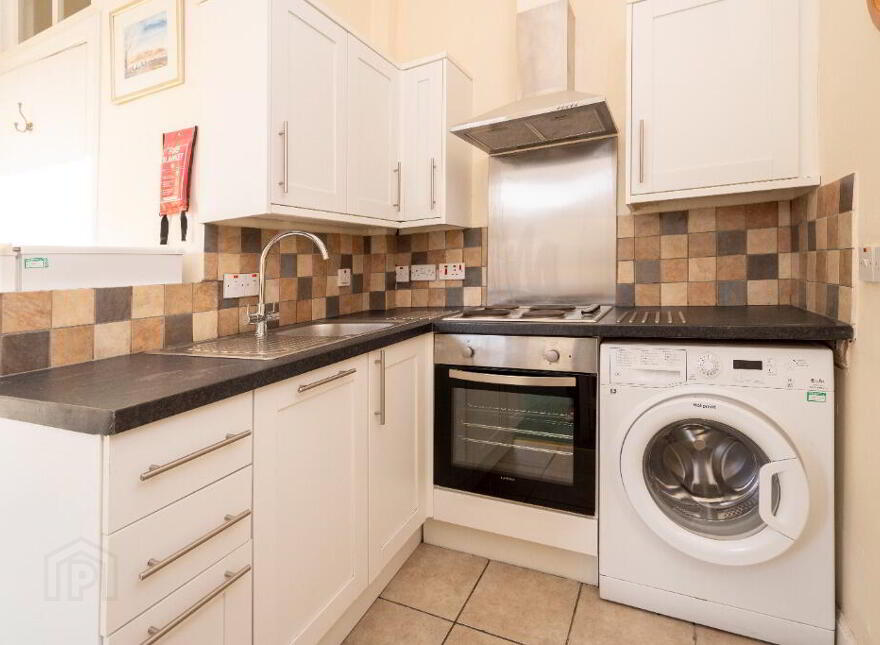 132 Albert Street, Easter Road, Edinburgh, EH7 5LT
