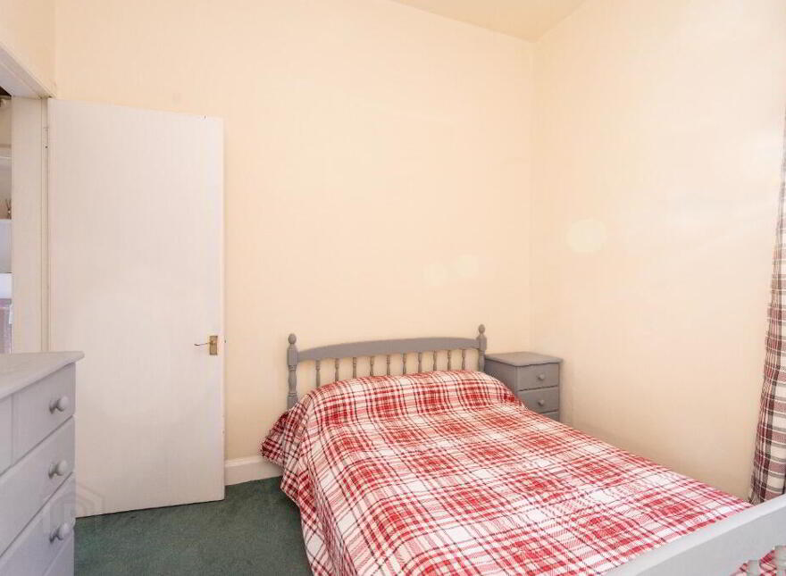132 Albert Street, Easter Road, Edinburgh, EH7 5LT