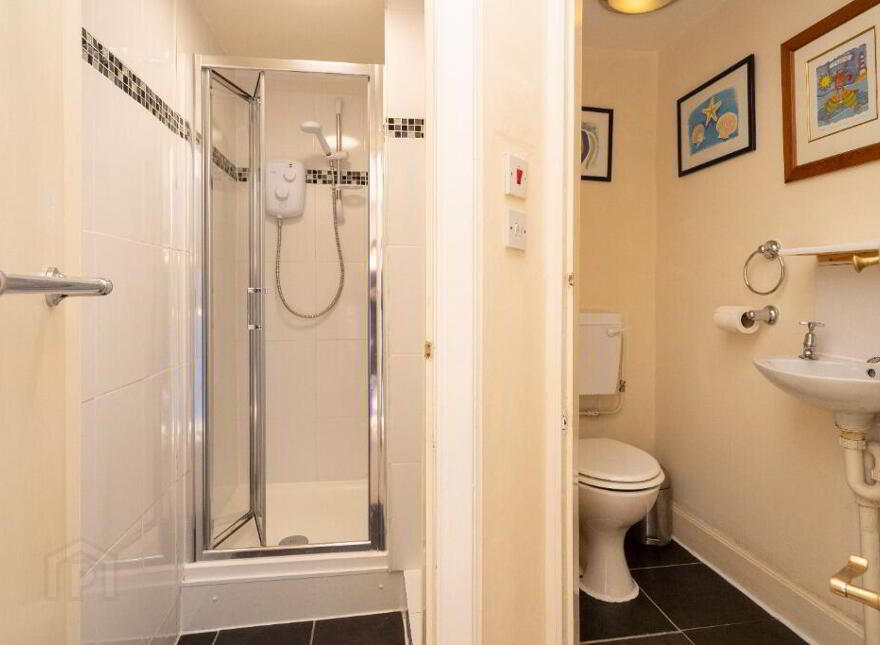 132 Albert Street, Easter Road, Edinburgh, EH7 5LT