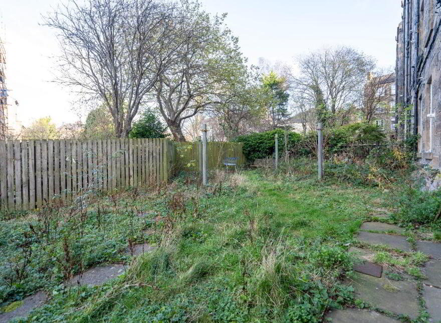 132 Albert Street, Easter Road, Edinburgh, EH7 5LT