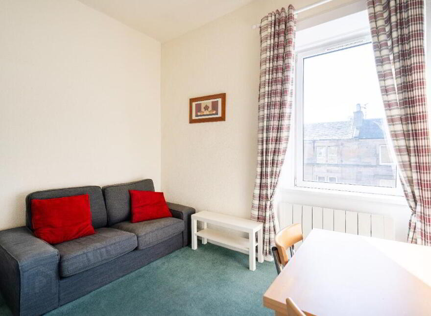132 Albert Street, Easter Road, Edinburgh, EH7 5LT