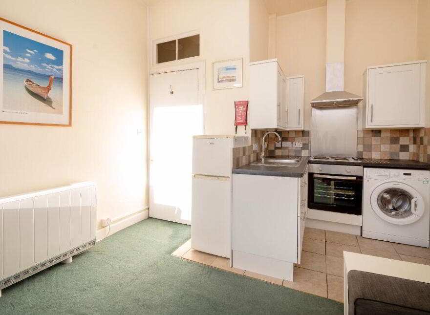 132 Albert Street, Easter Road, Edinburgh, EH7 5LT