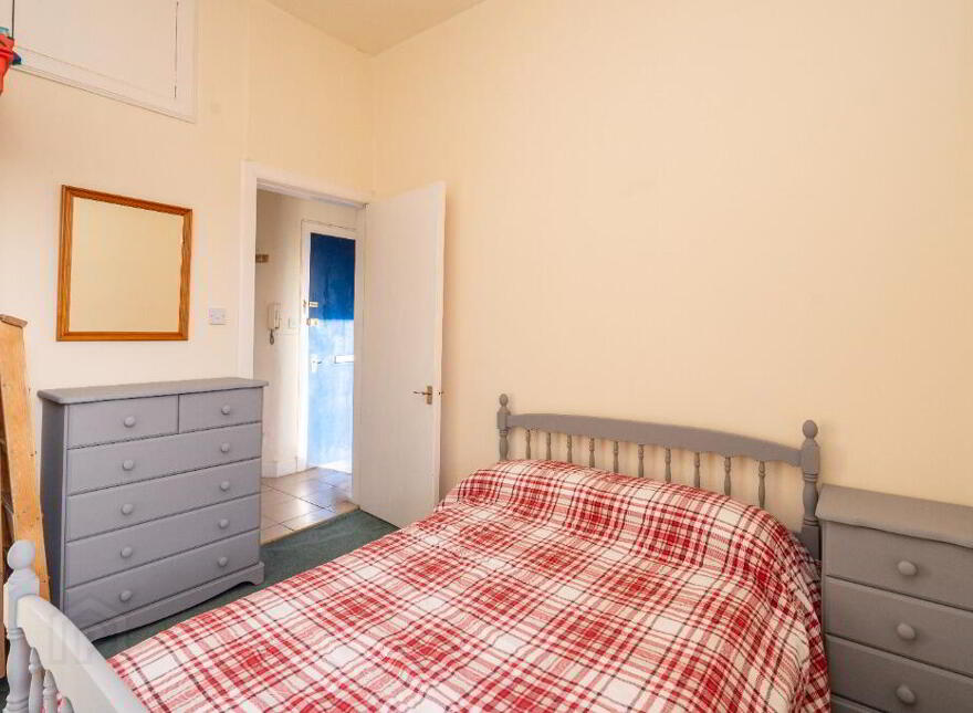 132 Albert Street, Easter Road, Edinburgh, EH7 5LT