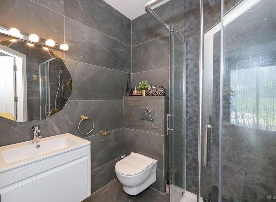 8 Aylesbury, Ballintemple, T12P5PT
