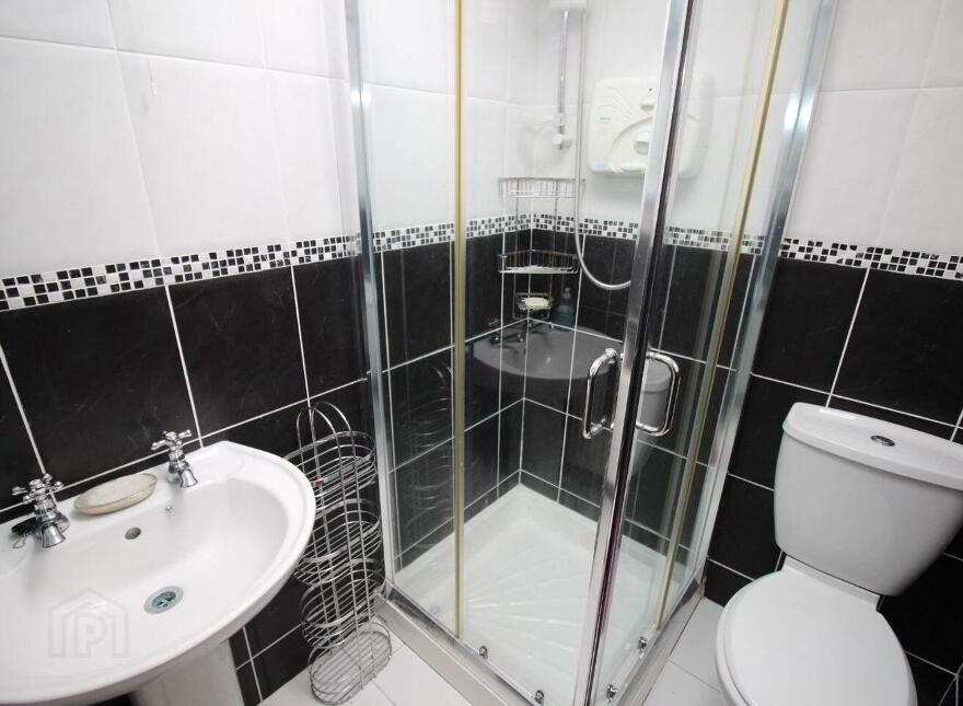 7 Lower Massytown, Macroom, P12Y981