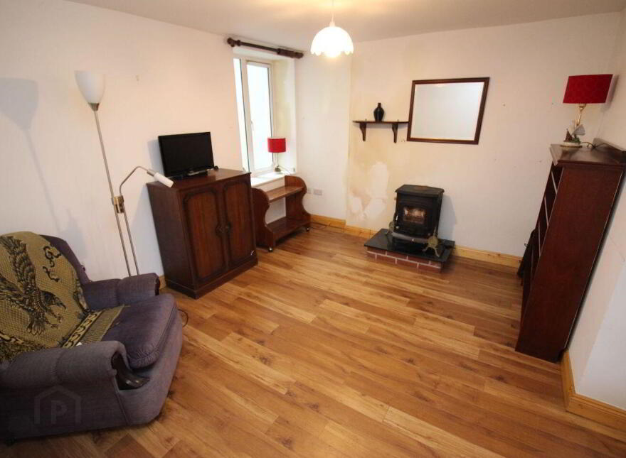 7 Lower Massytown, Macroom, P12Y981