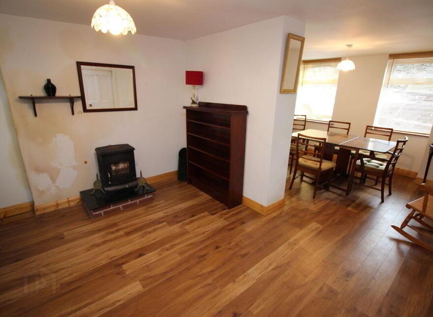 7 Lower Massytown, Macroom, P12Y981