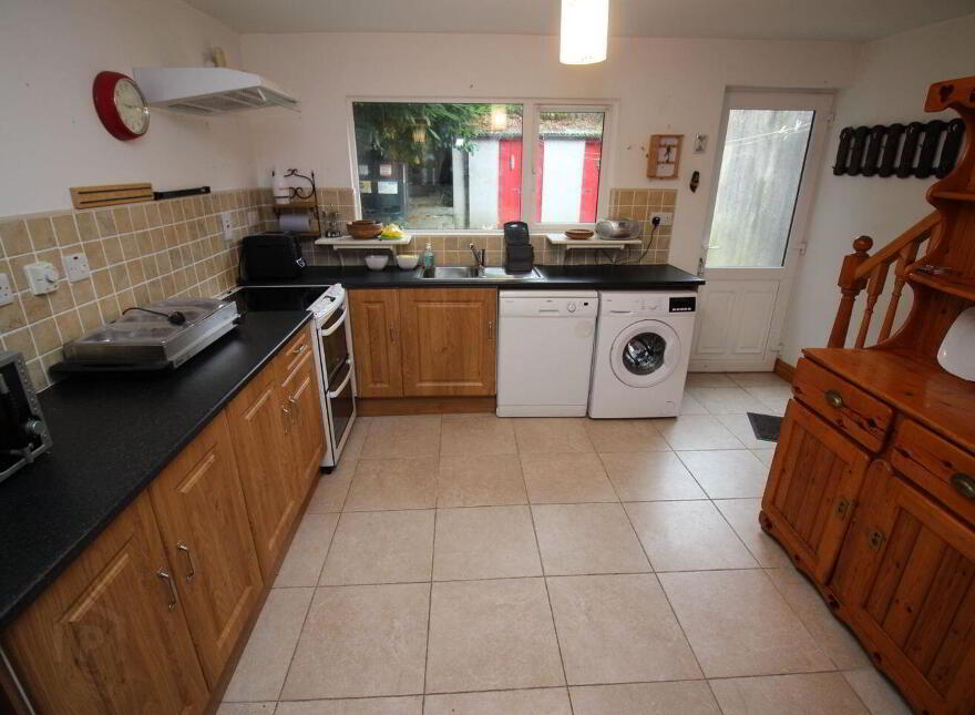 7 Lower Massytown, Macroom, P12Y981